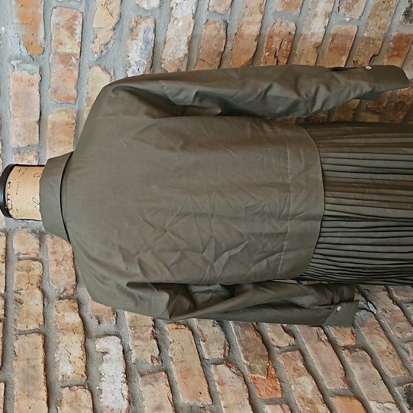 Zara Oversized Olive Pleated maxi dress size Small - Picture 8 of 13